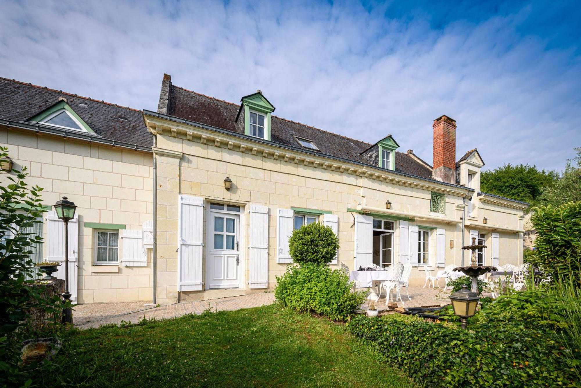 Logis Demeure De La Vignole Hotel Turquant Exterior photo